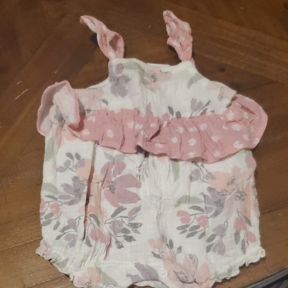 🐻 Baby Essentials Pink and White Floral Romper